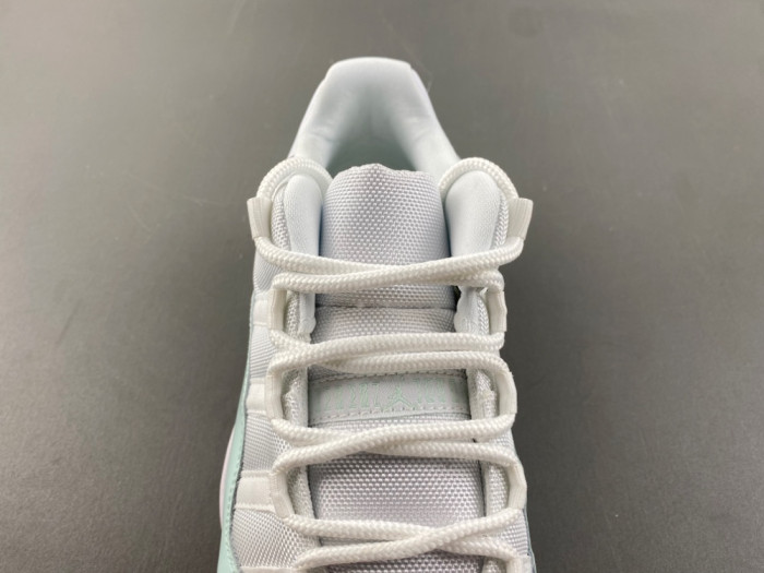 Air Jordan 11 AR0715-110