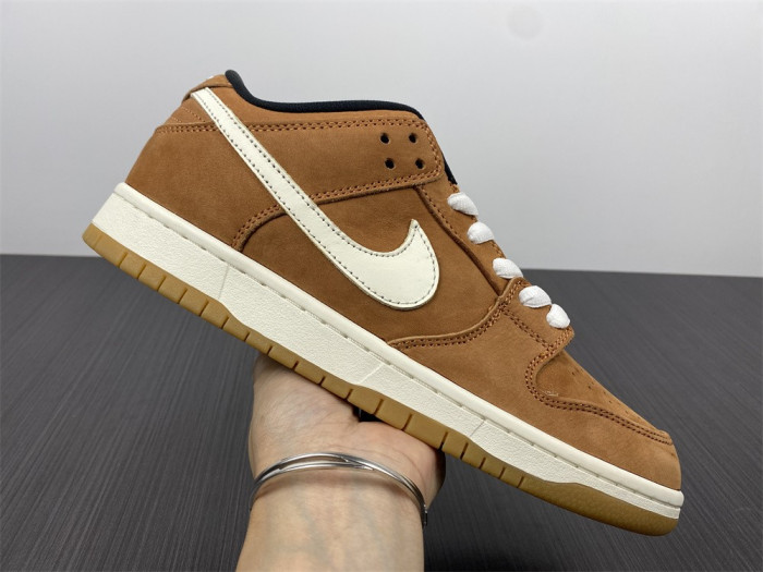nike sb dunk low pro iso wheat brown white black dh1319-200